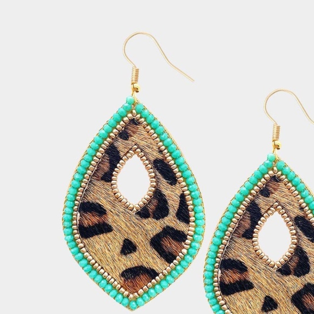 Leopard dangle earrings - Picture 2 of 3